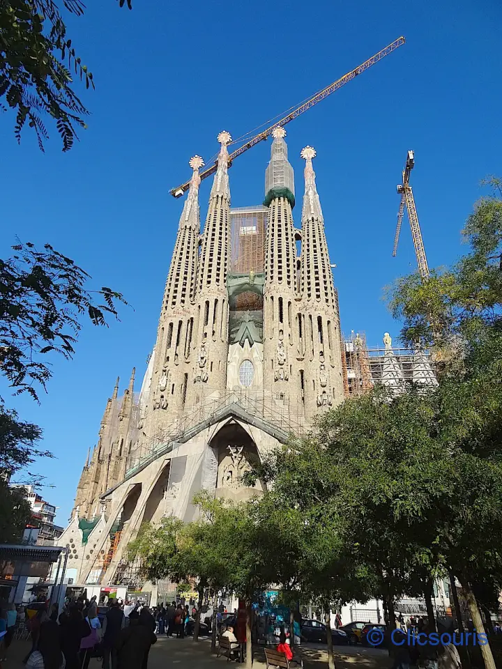 Façade de la Passion de la Sagrada Familia à Barcelone