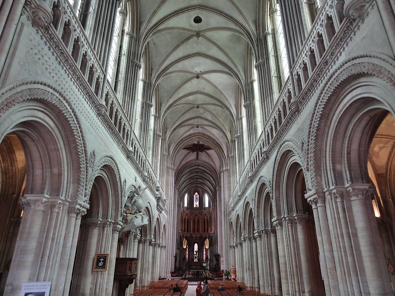 Cathédrale de Bayeux nef