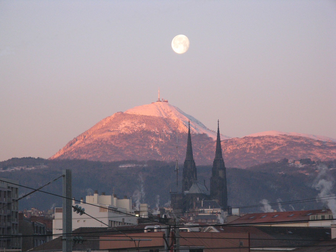 Le puy-de-Dôme vu de Clermont-Ferrand