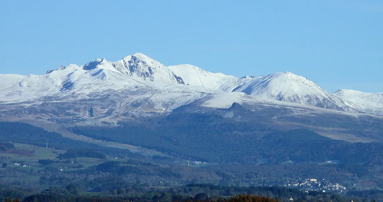 Le massif du Sancy vu depuis l'A 89