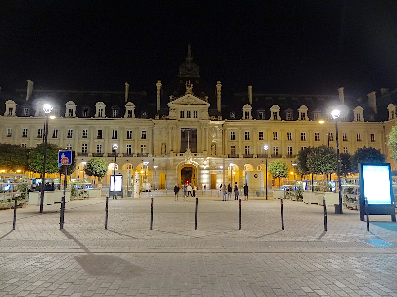 palais du Commerce sur la place de la République à Rennes