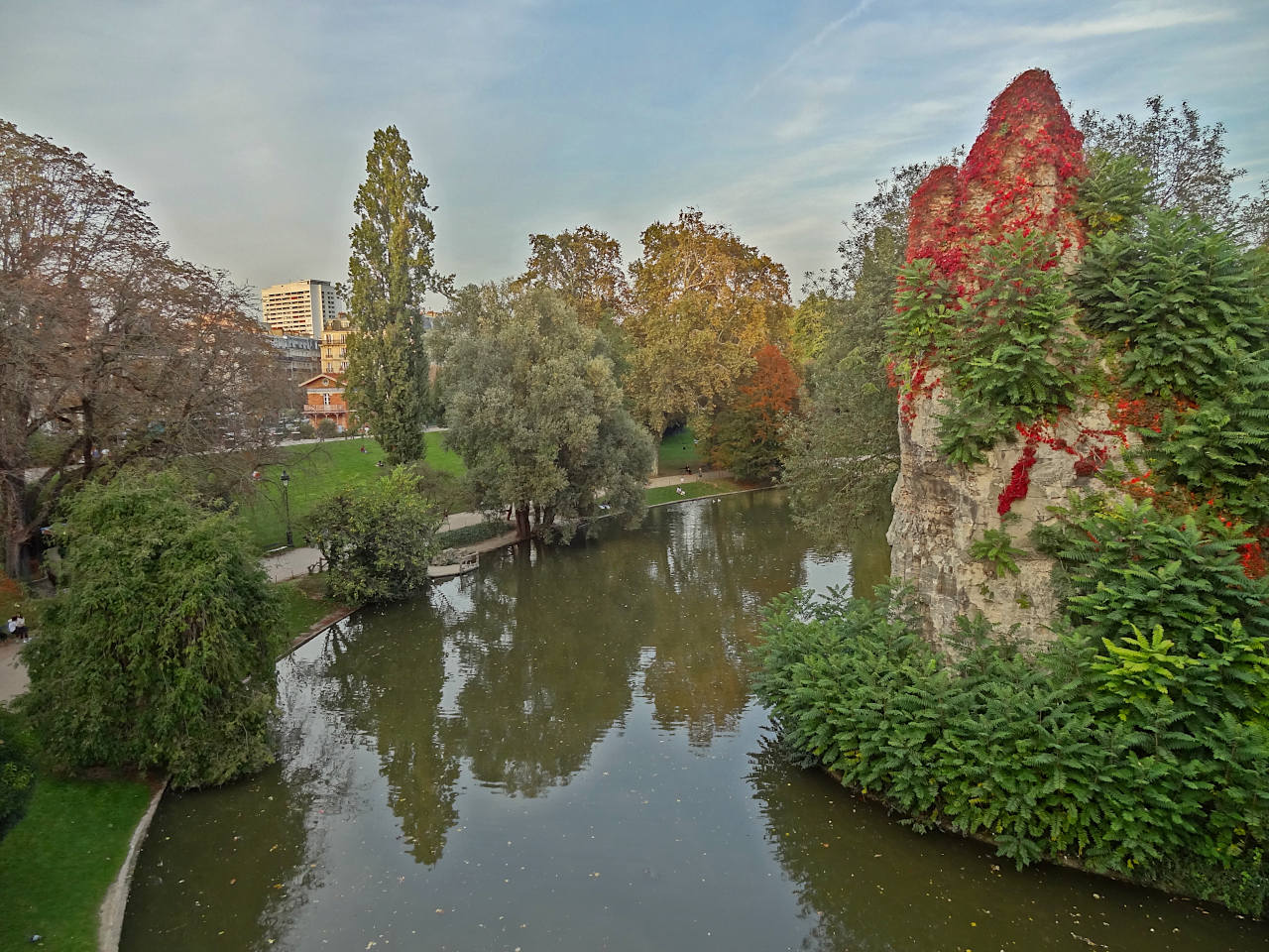 parc des Buttes Chaumont en automne