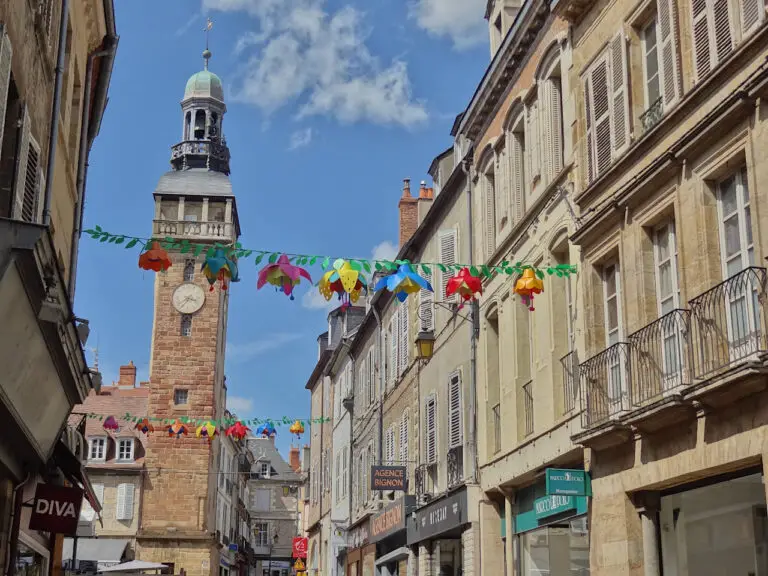 03 MOULINS. Fontaine rue d'Allier et Mercerie