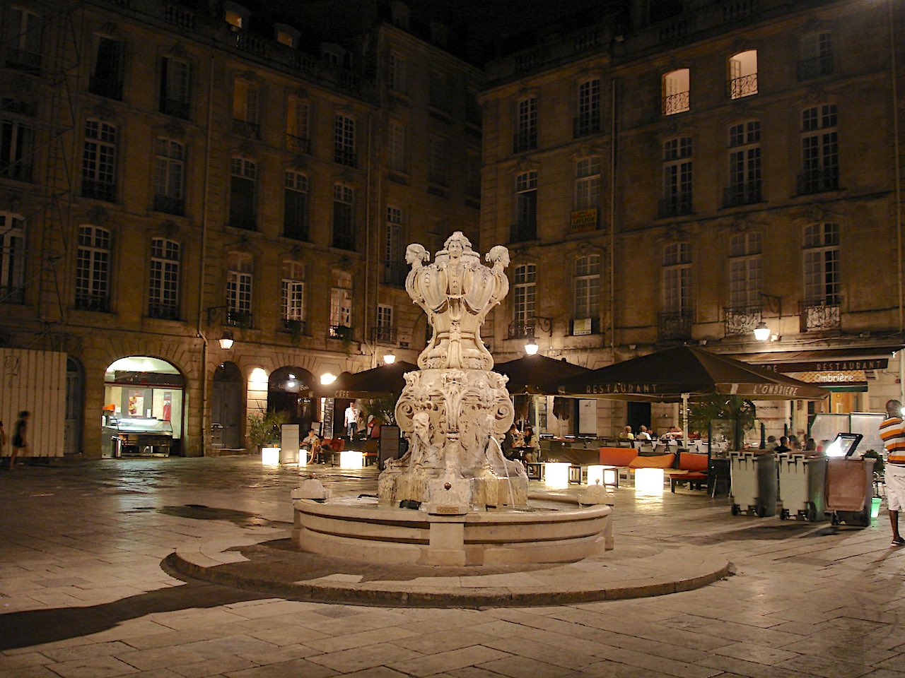 Le vieux Bordeaux de nuit