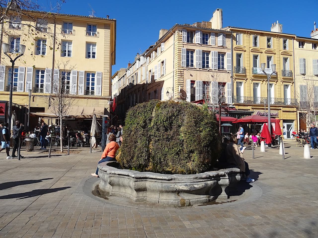 fontaine moussue à Aix