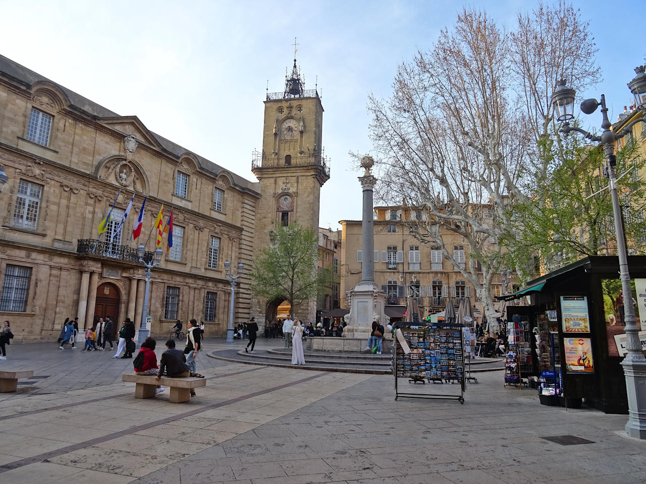 place de l'hôtel de ville à Aix