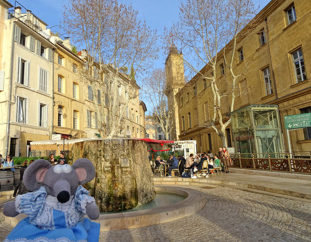 place du forum des cardeurs à Aix-en-Provence