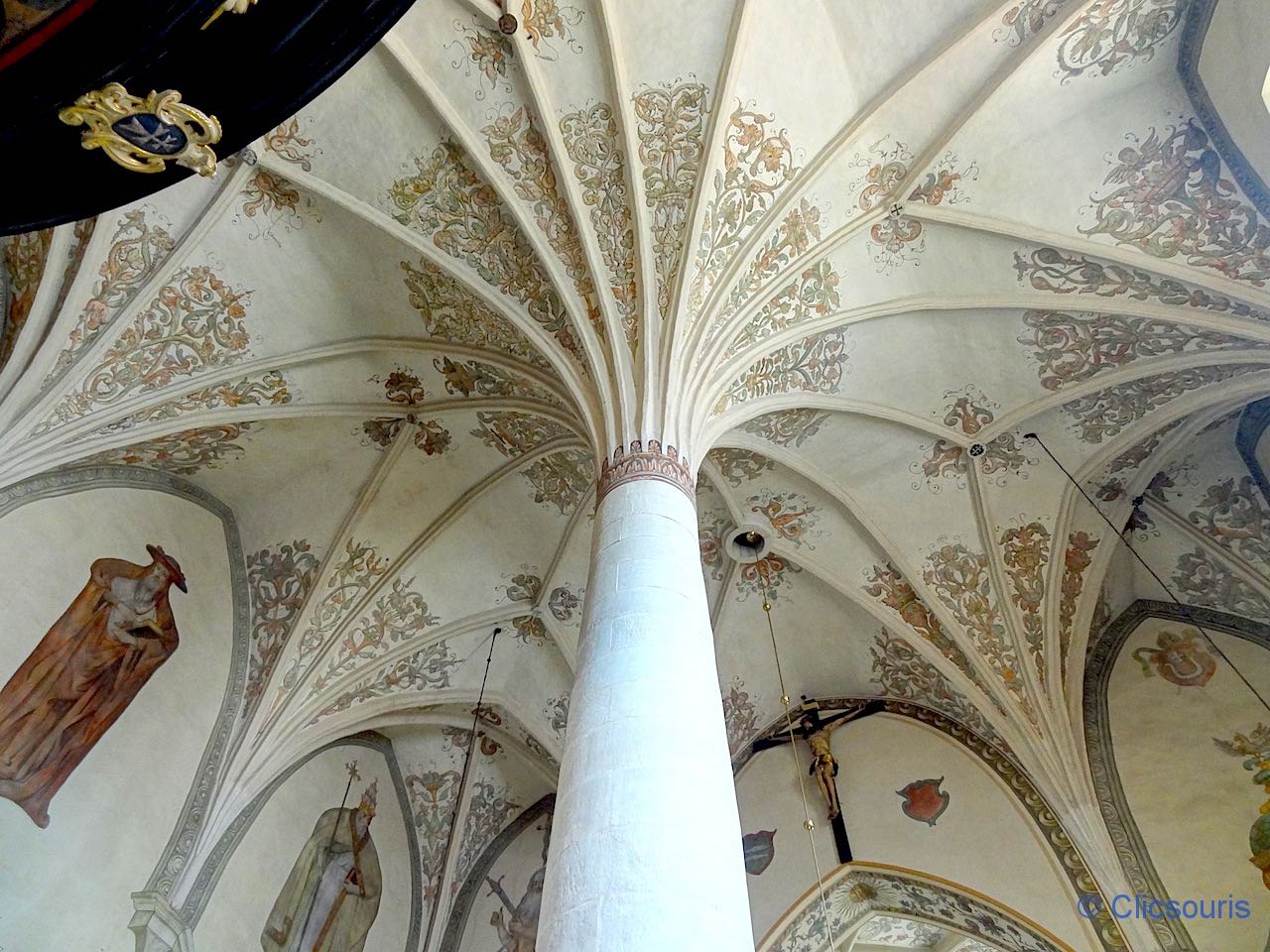 pilier de l'Église Sainte-Croix de Cracovie