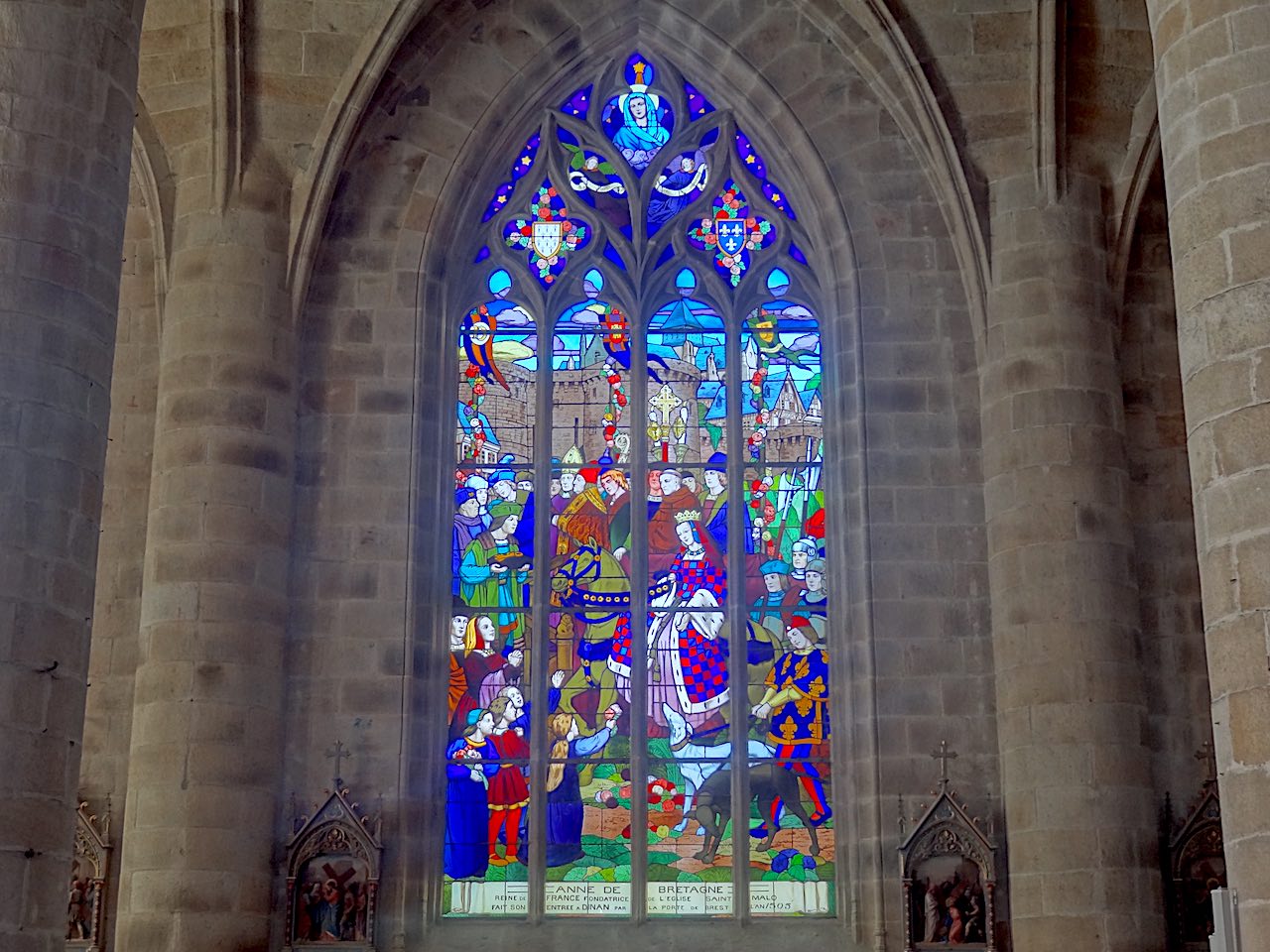 vitrail de l'église Saint-Malo de Dinan
