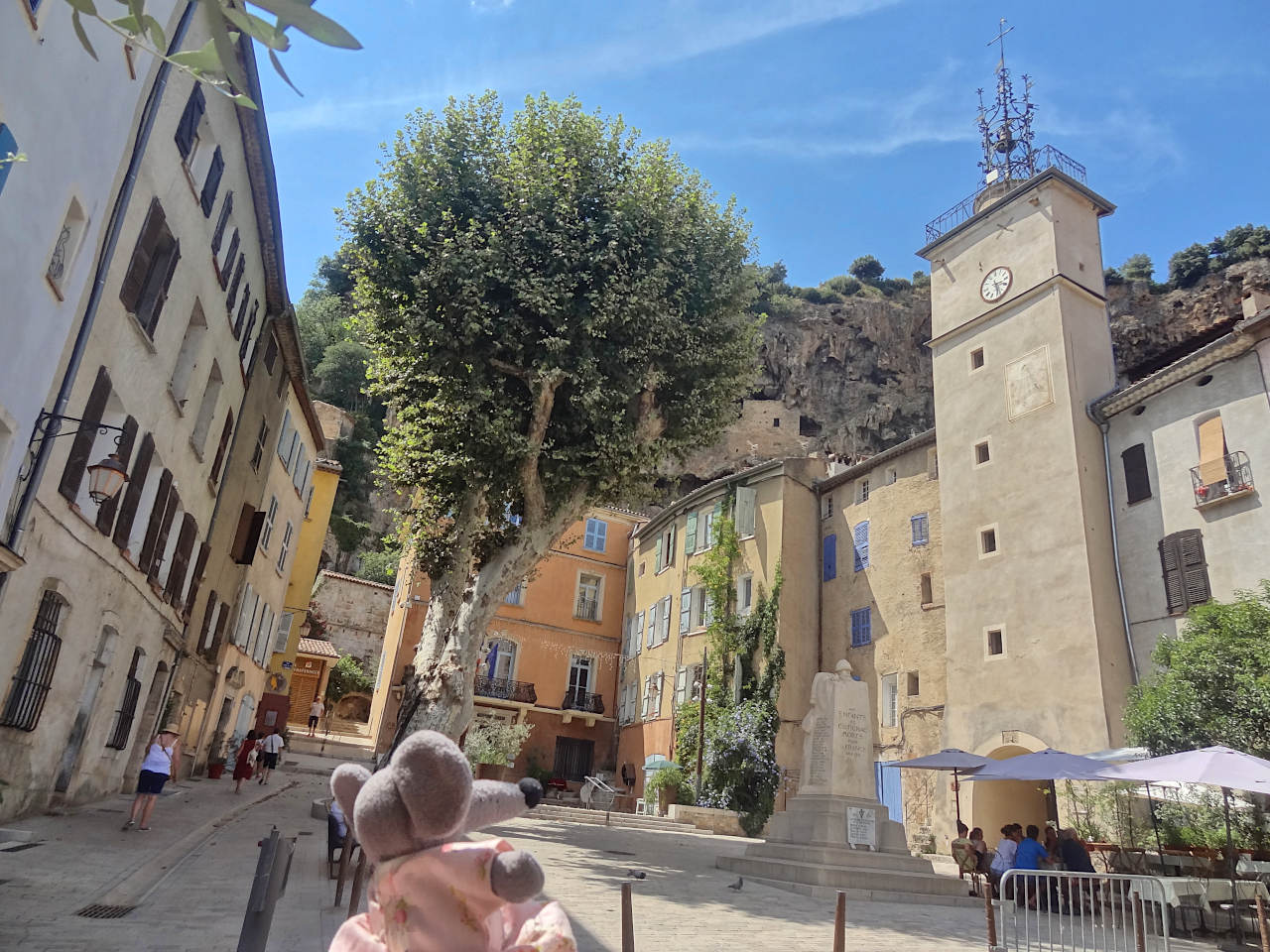 Cotignac place de l'hotel de ville