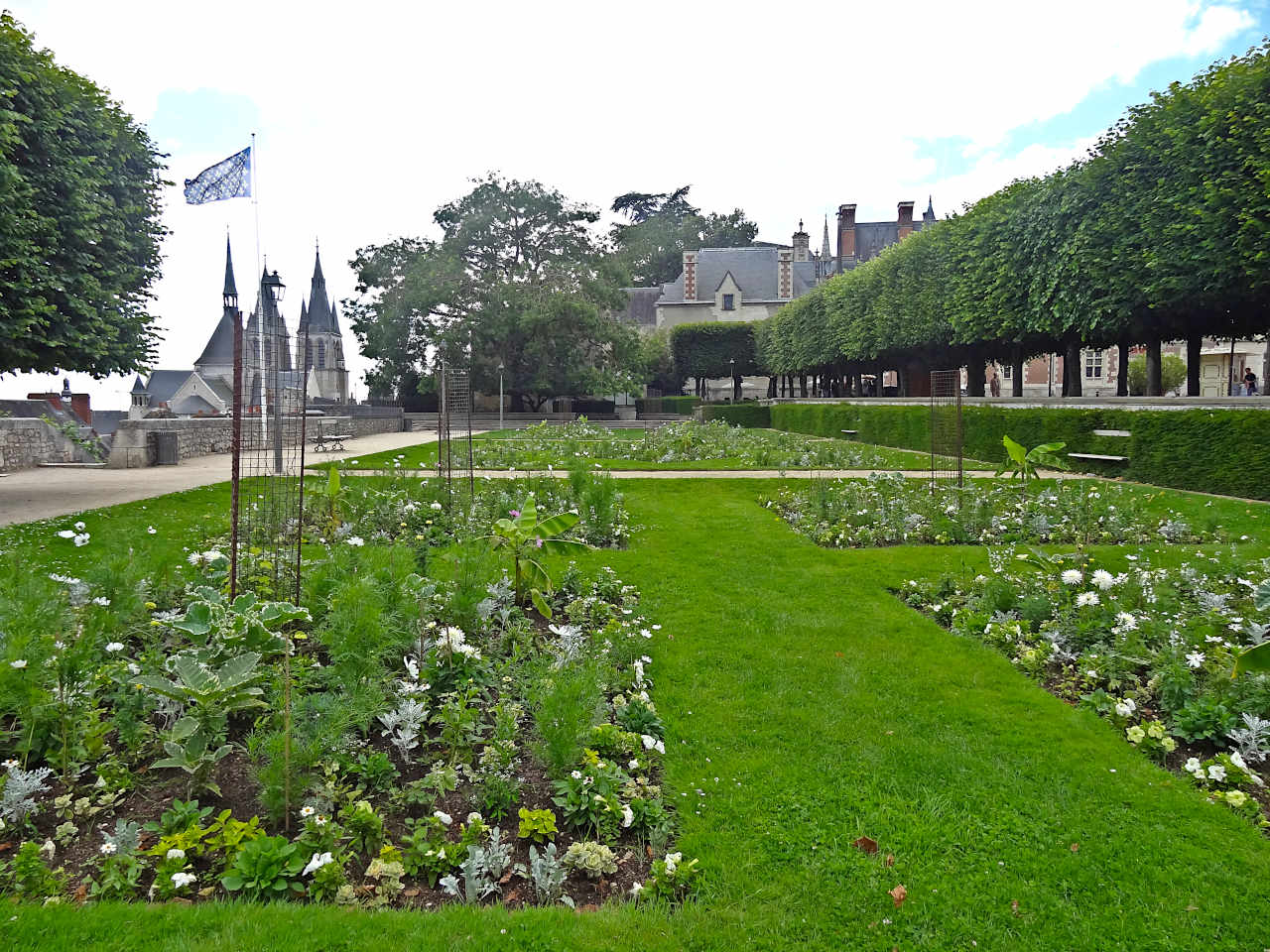 jardin de la place du château de Blois