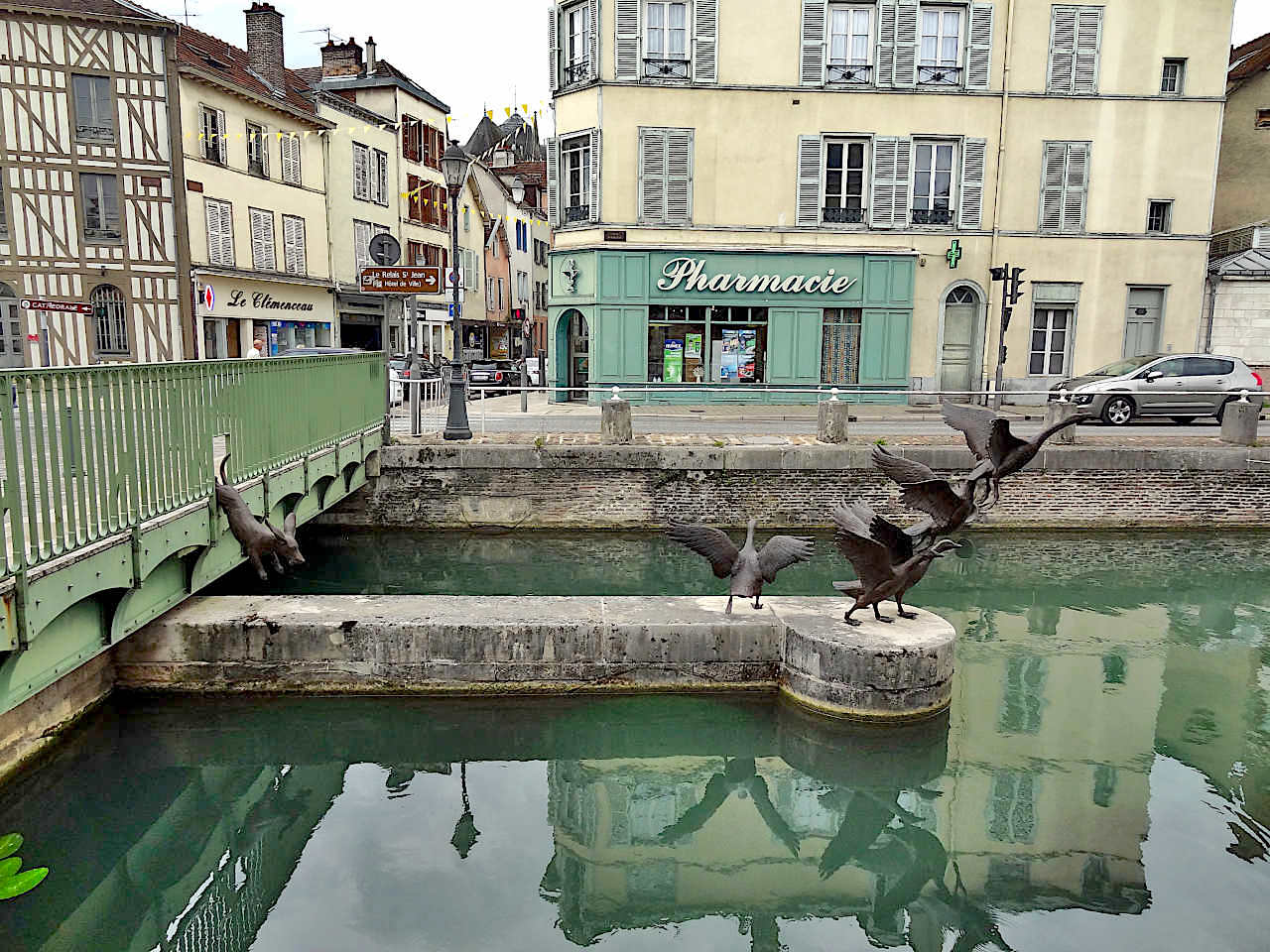  Attendez-moi Troyes