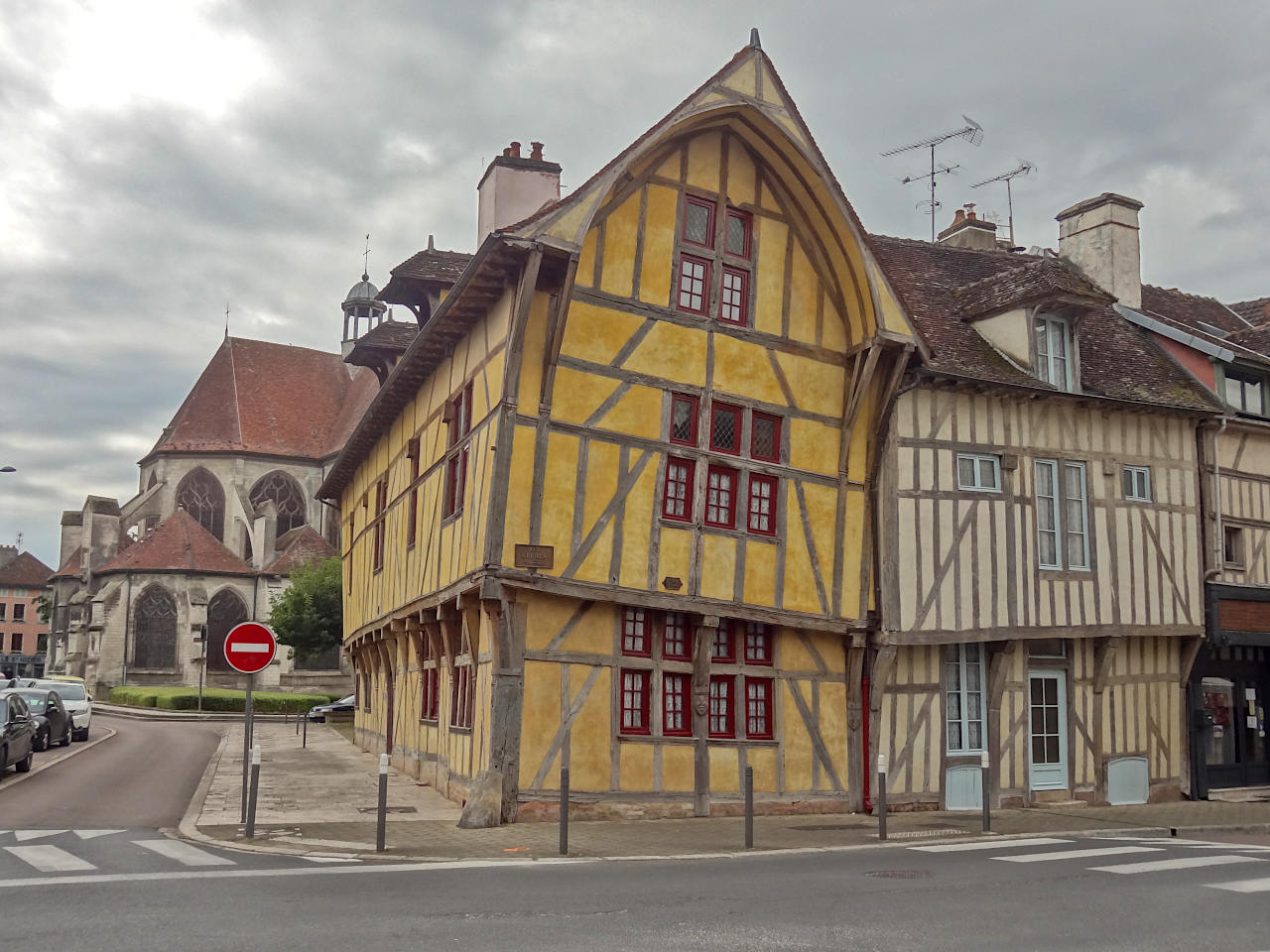 Troyes maison du dauphin
