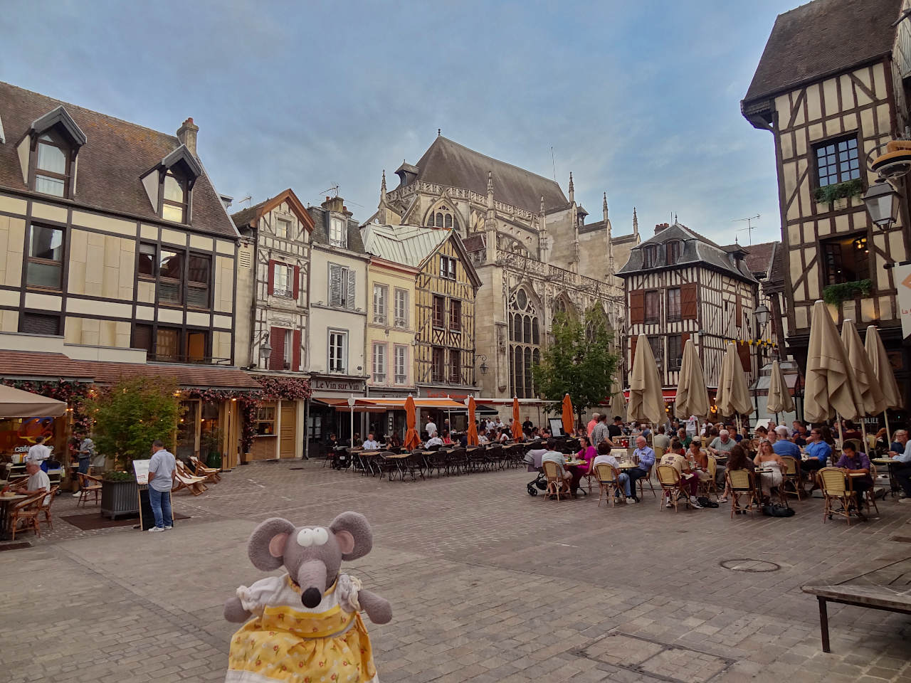 place Alexandre Israël à Troyes