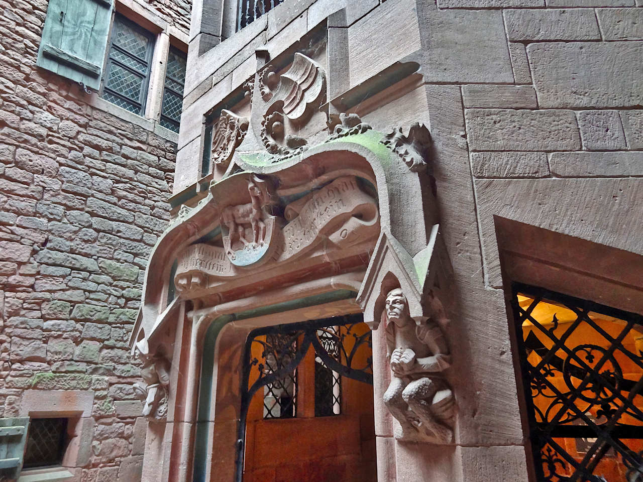 détails escaliers du château du Haut-Koenigsbourg