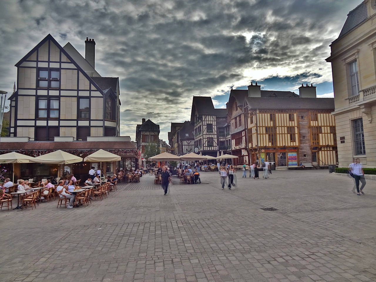 place Alexandre Israël de Troyes