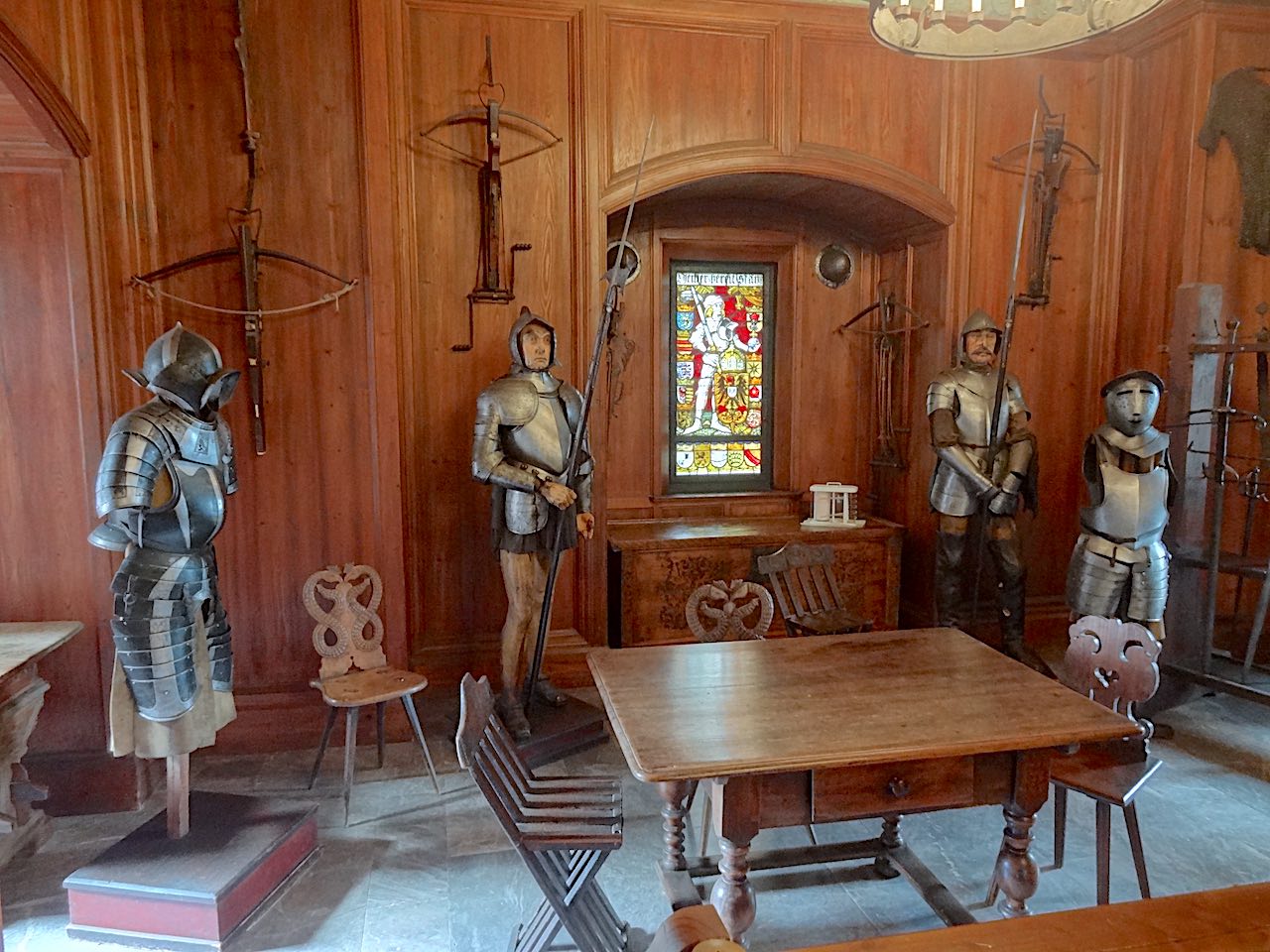 salle d'armes du château du Haut-Koenigsbourg