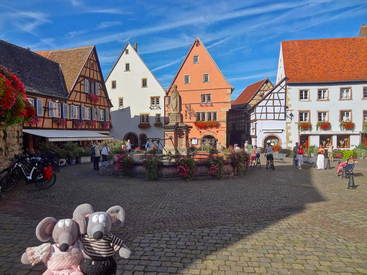 Eguisheim place du château Saint-Léon