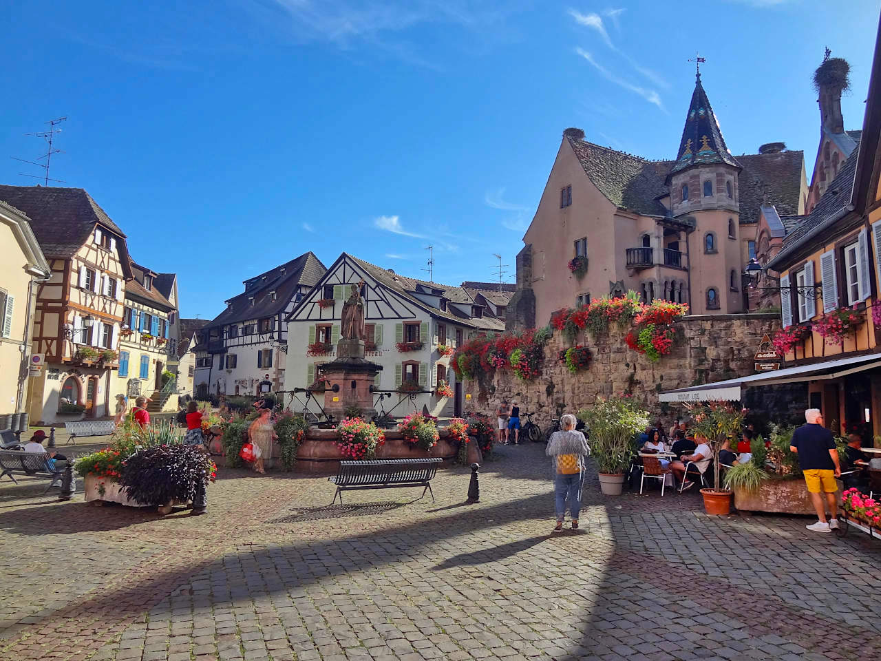 Eguisheim place du château Saint-Léon