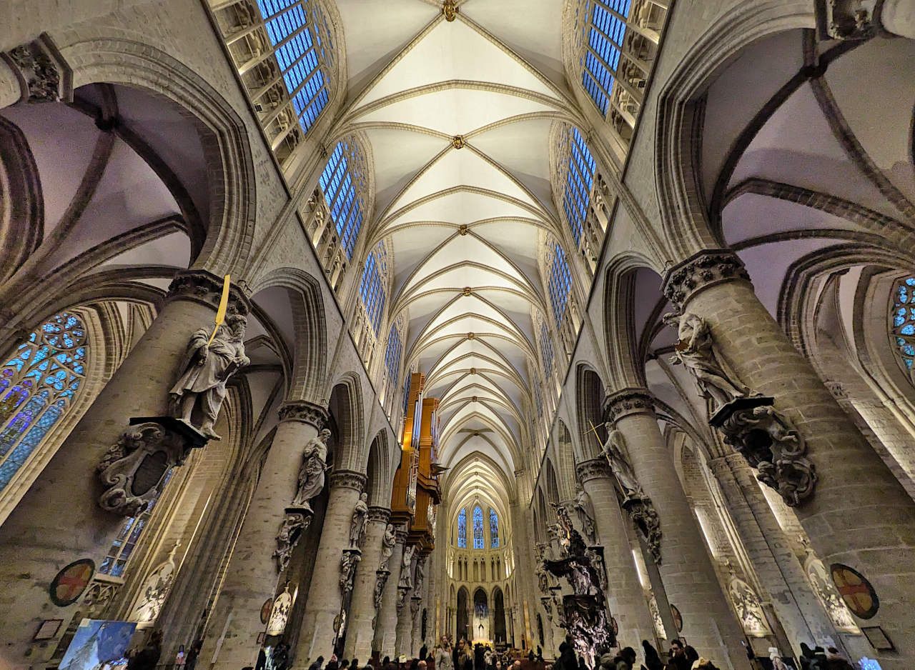 intérieur de la cathédrale Saints-Michel-et-Gudule de Bruxelles
