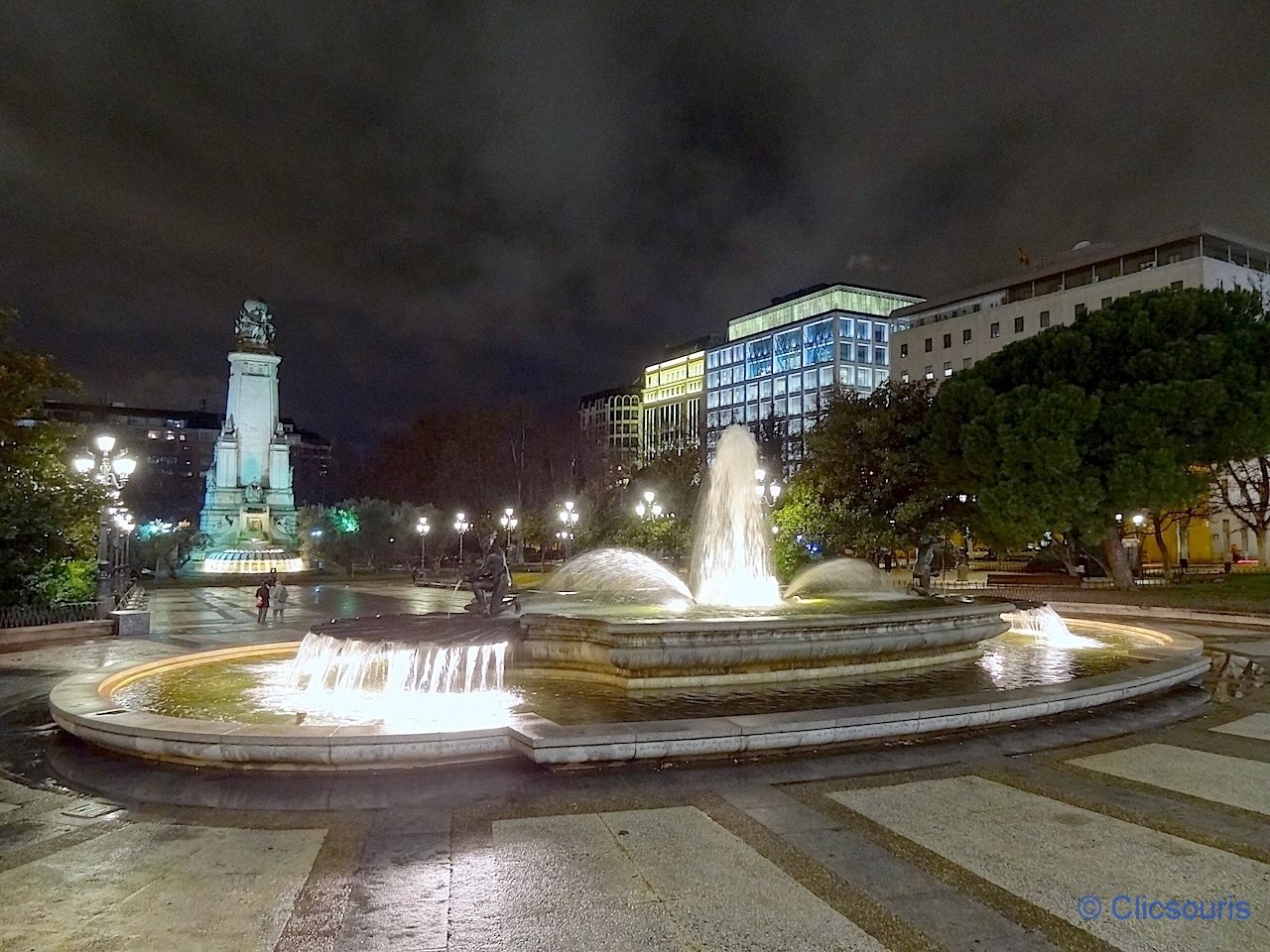 Plaza de Espana Madrid de nuit