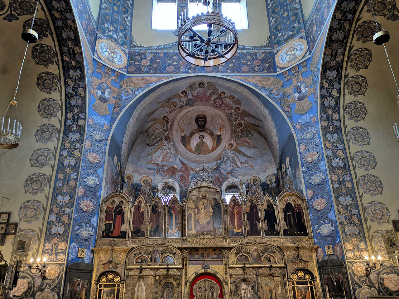 intérieur de l'église russe de Nice