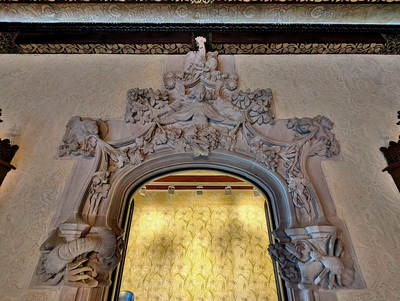 encadrement de porte de la Casa Amatller