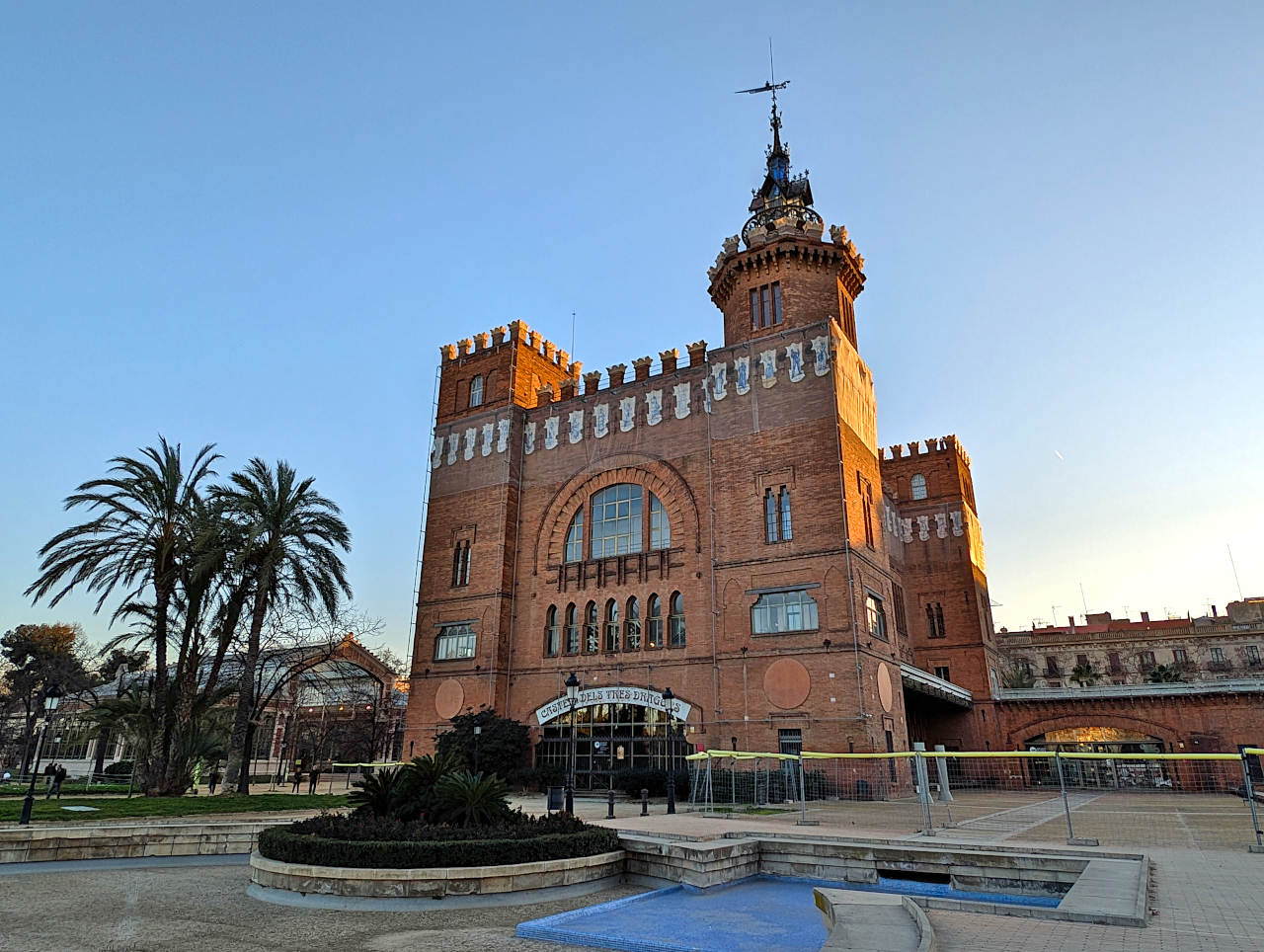 Castell dels tres dragons