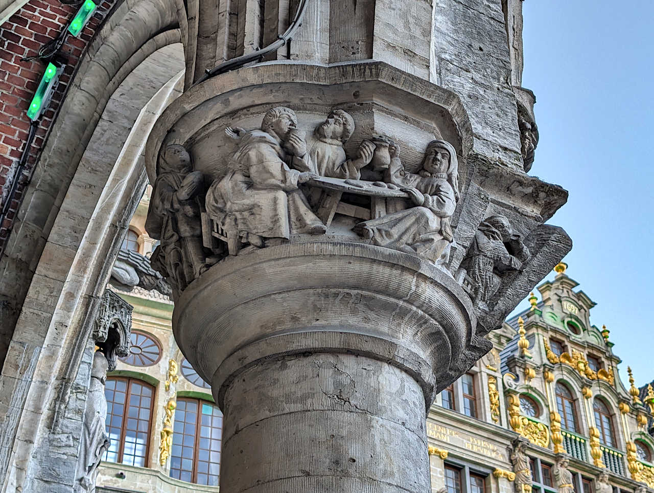 chapiteau de l'hôtel de ville de Bruxelles