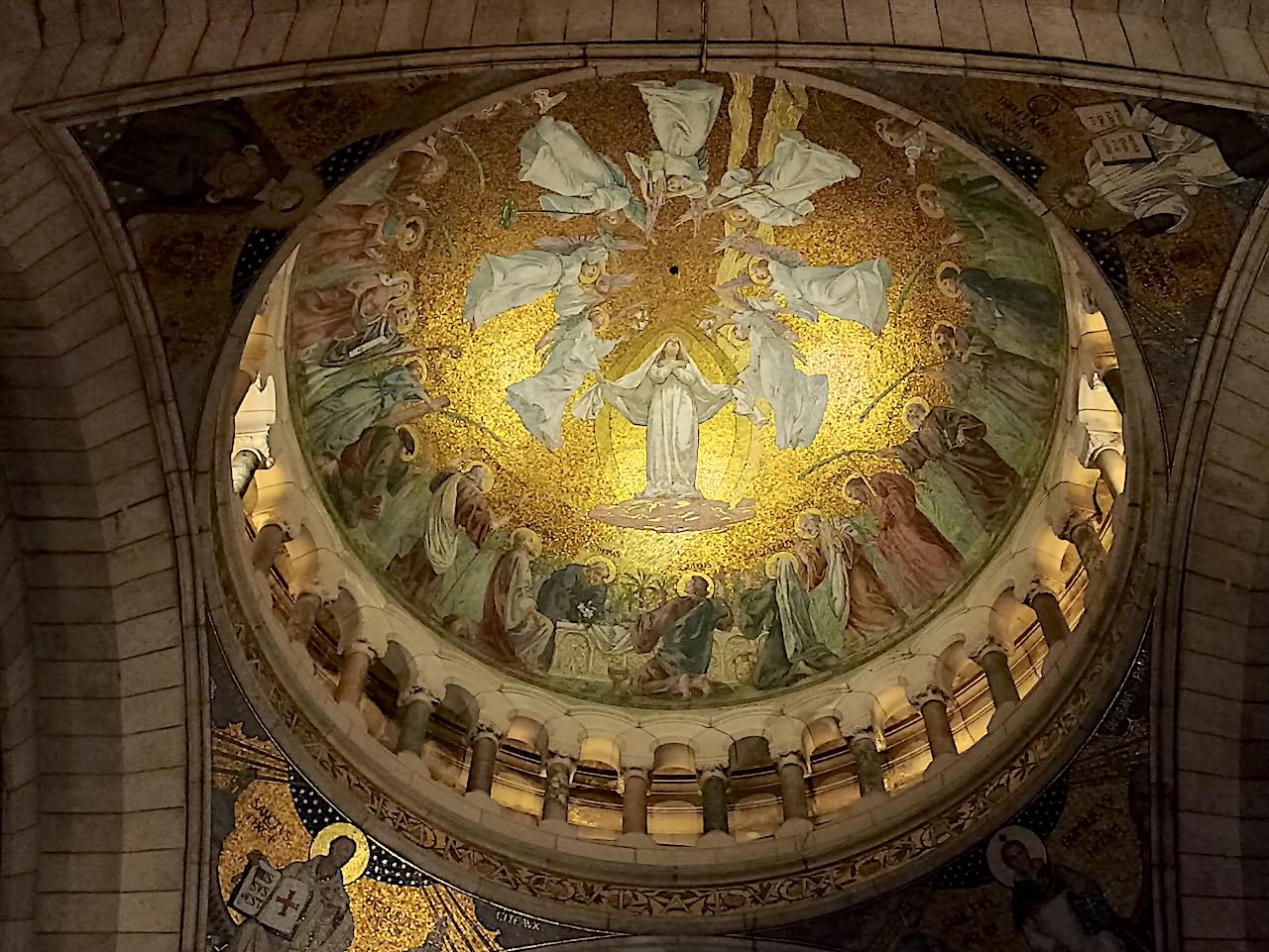 intérieur de la basilique de Montmartre 