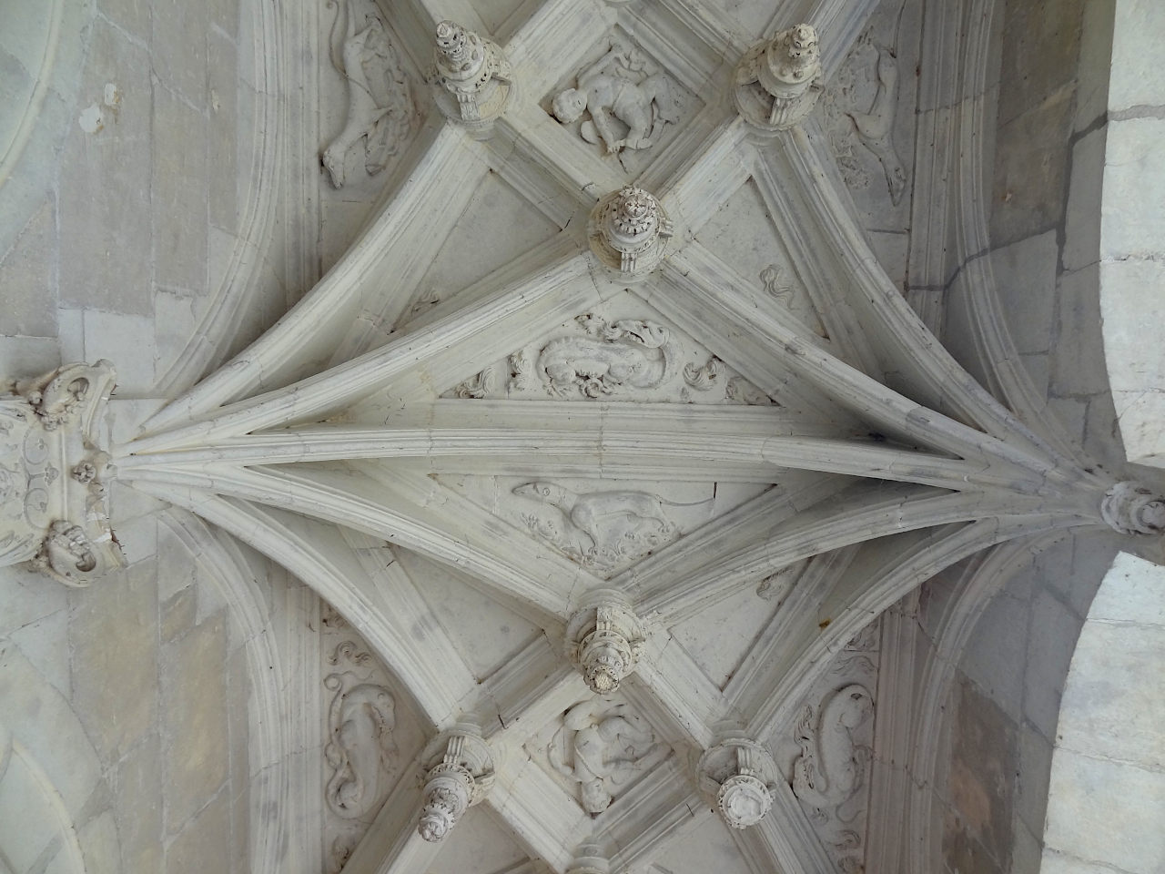 plafond à caissons de l'escalier du château d'Azay-le-rideau 2