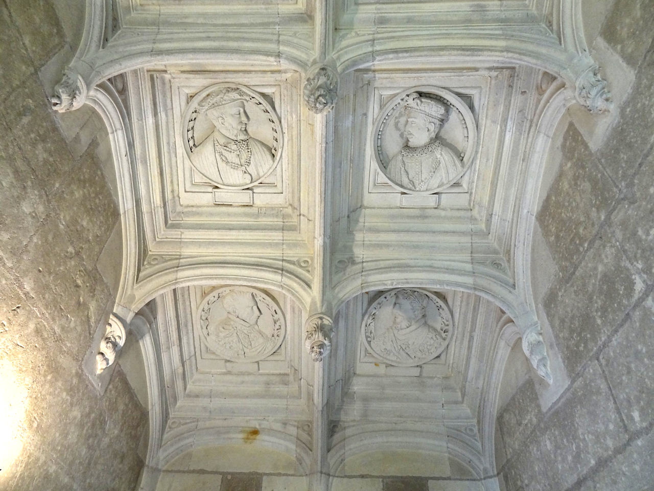 plafond à caissons de l'escalier du château d'Azay-le-rideau