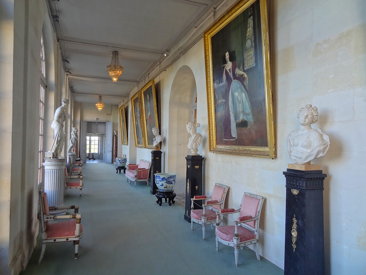 galerie des portraits de famille du château de Valençay