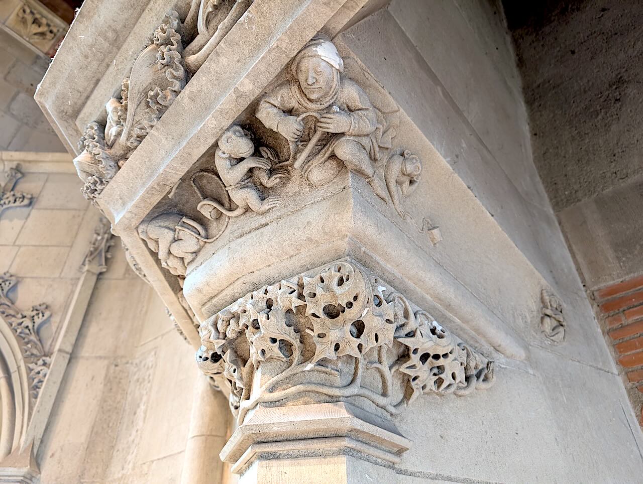 palais Jacques-Coeur cheminée 