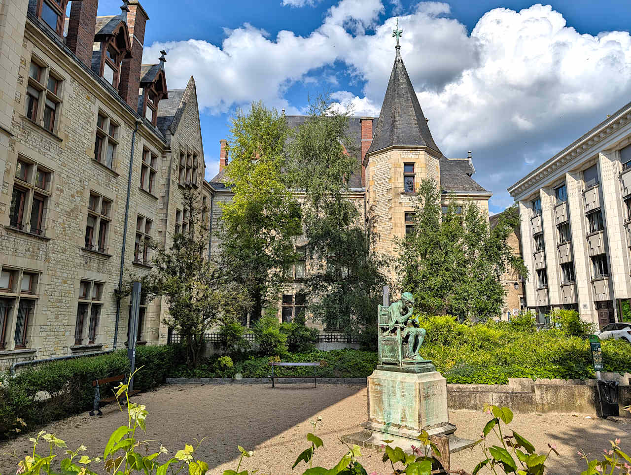 square Louis XI Bourges