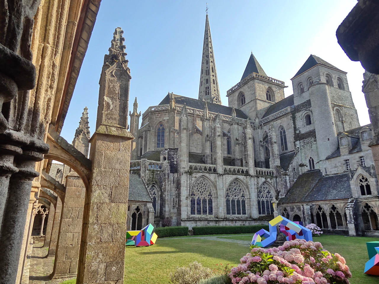 Cloître de la cathédrale de Tréguier