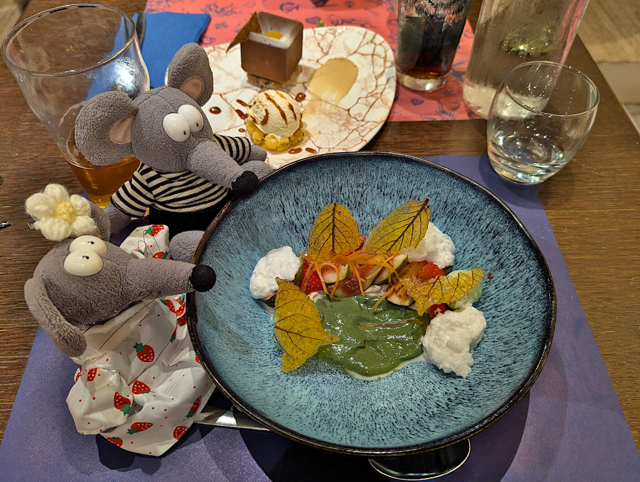 Les gens heureux Tours desserts