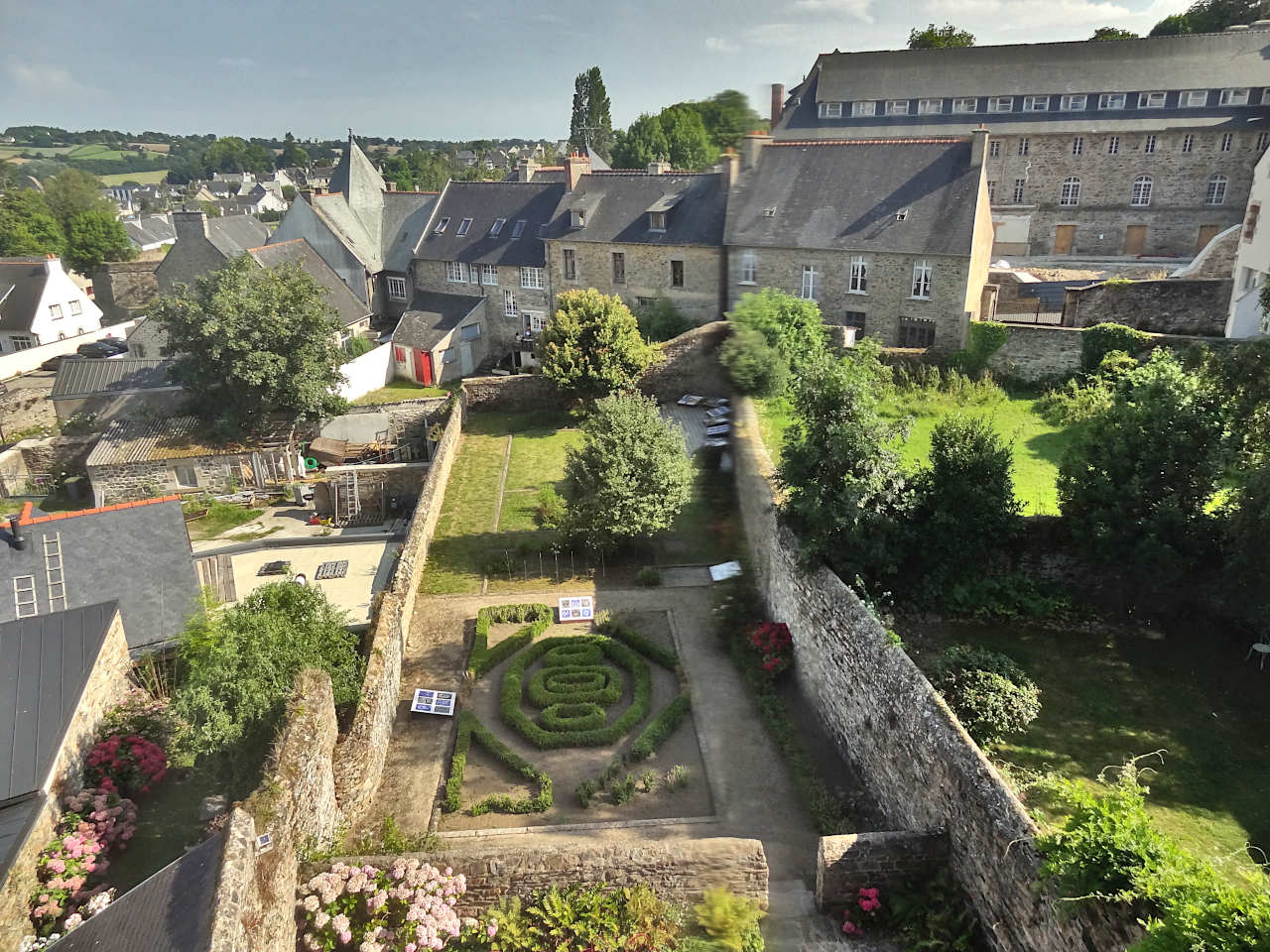 Maison d'Ernest Renan jardin