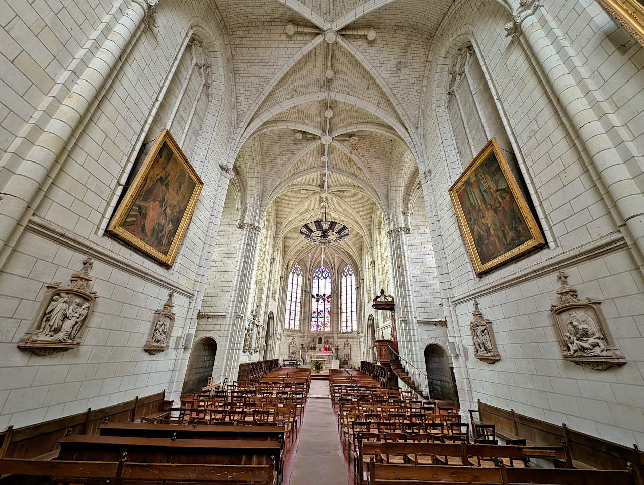 Montrésor collégiale