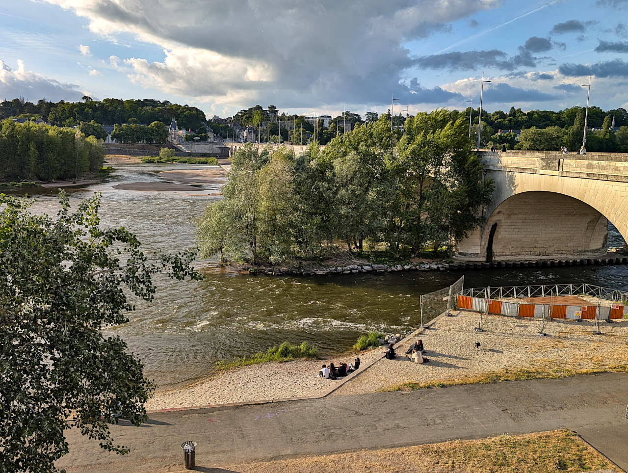 Pont Wilson Tours