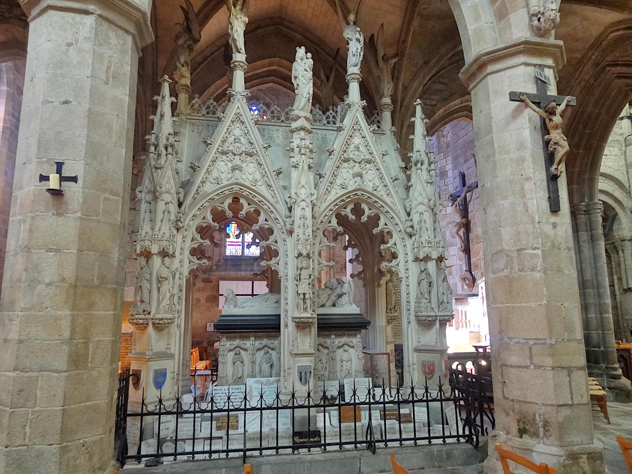 cathédrale de Tréguier intérieur 2