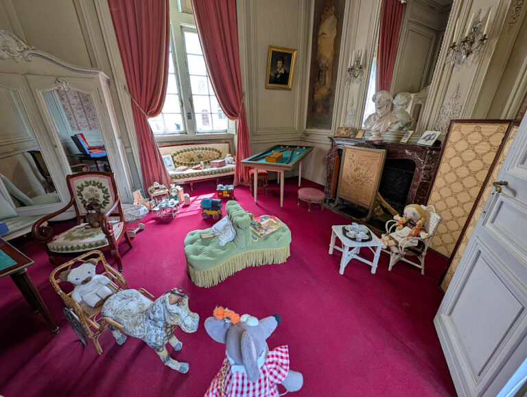 Visiter le château de Serrant : mon avis et expérience - La souris ...