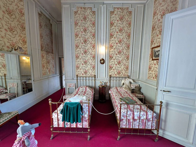 Visiter le château de Serrant : mon avis et expérience - La souris ...