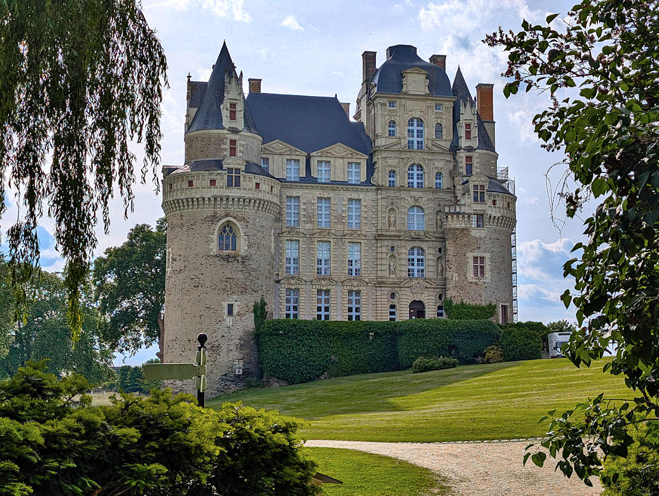 château de Brissac extérieur