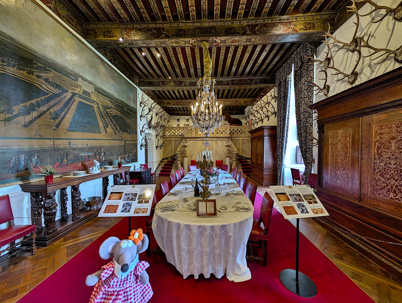 château de Brissac salle à manger 2