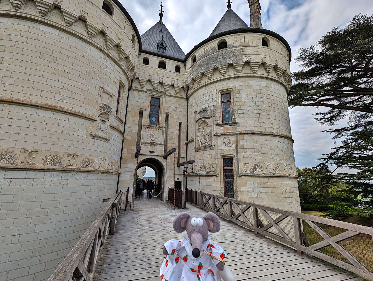 pont-levis et entrée du château de Chaumont-sur-Loire