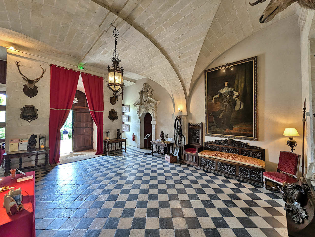 vestibule du château de Brissac