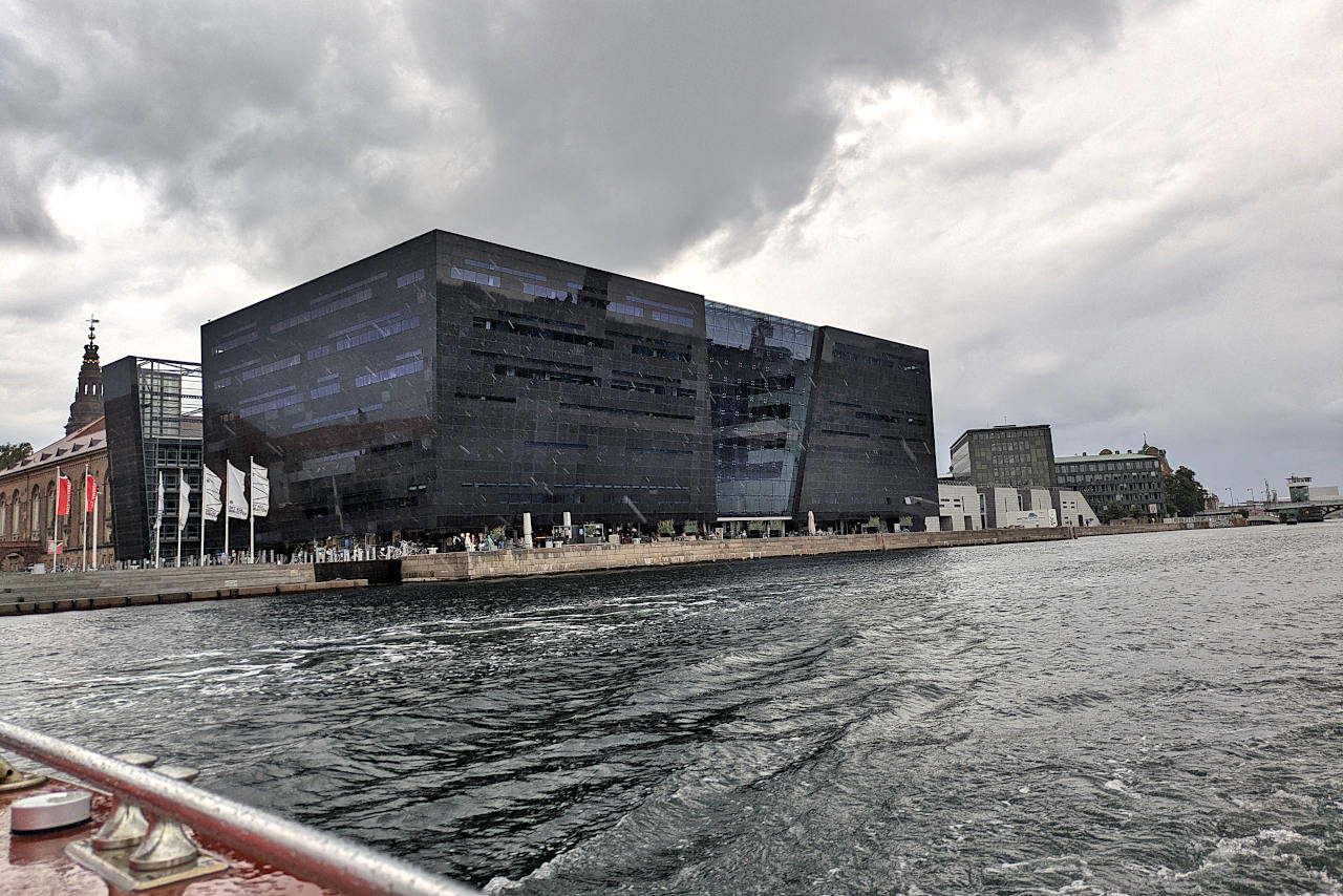 Bibliothèque royale de Copenhague vue du bateau