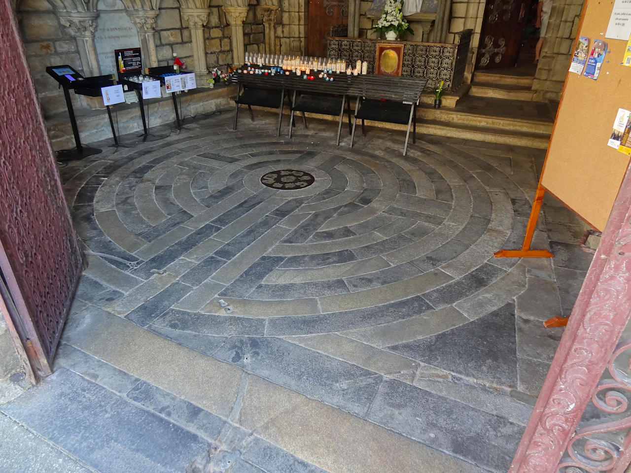 Labyrinthe de la basilique de Guingamp