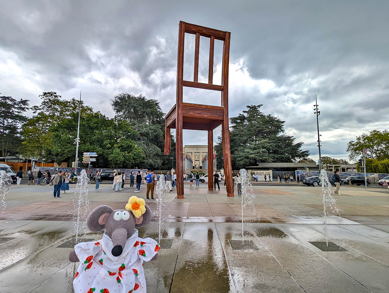 Chaise Cassée de Genève